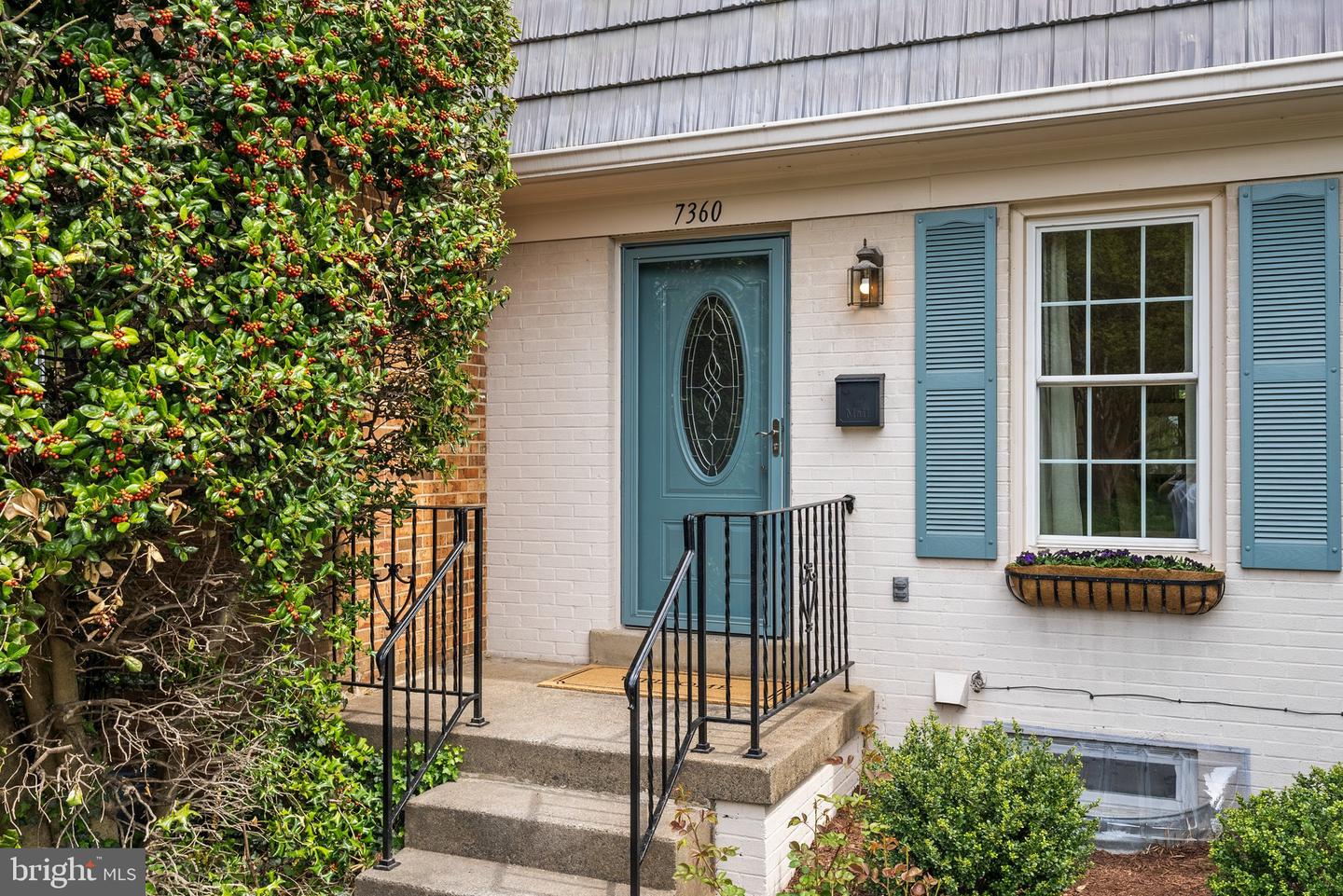 7360 MONTCALM DR, MCLEAN, Virginia 22102, 3 Bedrooms Bedrooms, ,3 BathroomsBathrooms,Residential,For sale,7360 MONTCALM DR,VAFX2235006 MLS # VAFX2235006
