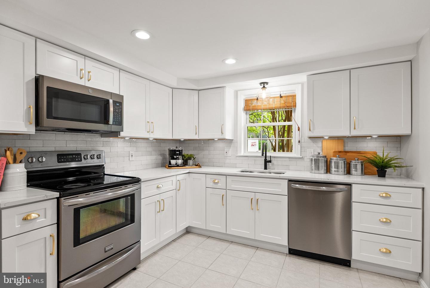 7360 MONTCALM DR, MCLEAN, Virginia 22102, 3 Bedrooms Bedrooms, ,3 BathroomsBathrooms,Residential,For sale,7360 MONTCALM DR,VAFX2235006 MLS # VAFX2235006
