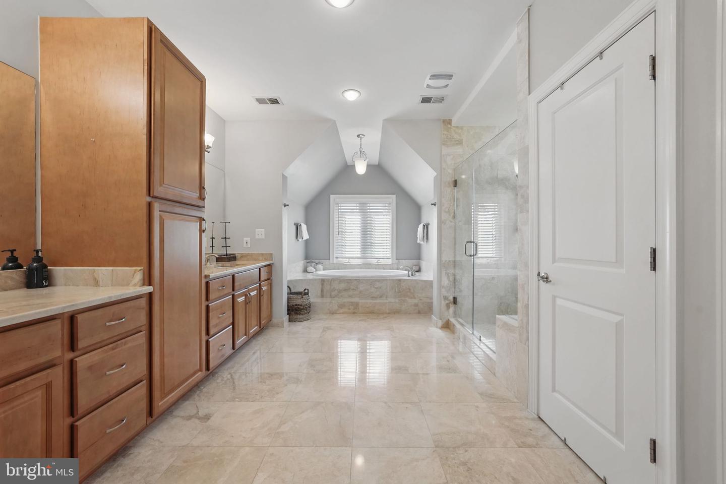 10008 MURNANE ST, VIENNA, Virginia 22181, 6 Bedrooms Bedrooms, ,5 BathroomsBathrooms,Residential,For sale,10008 MURNANE ST,VAFX2234972 MLS # VAFX2234972