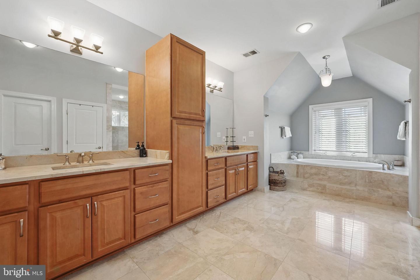 10008 MURNANE ST, VIENNA, Virginia 22181, 6 Bedrooms Bedrooms, ,5 BathroomsBathrooms,Residential,For sale,10008 MURNANE ST,VAFX2234972 MLS # VAFX2234972