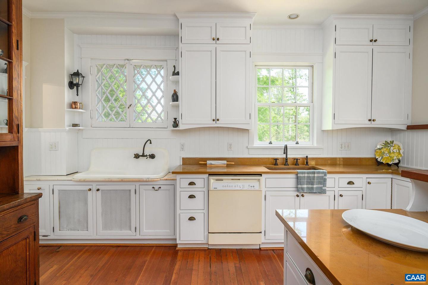 1326 RUGBY RD, CHARLOTTESVILLE, Virginia 22903, 7 Bedrooms Bedrooms, ,5 BathroomsBathrooms,Residential,For sale,1326 RUGBY RD,663402 MLS # 663402