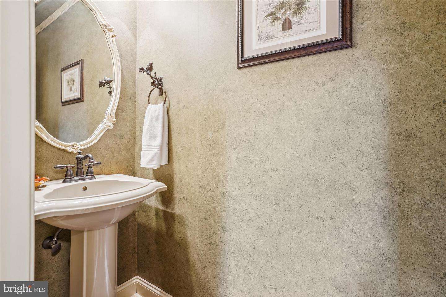 10153 STRAWFLOWER LN, MANASSAS, Virginia 20110, 4 Bedrooms Bedrooms, ,3 BathroomsBathrooms,Residential,For sale,10153 STRAWFLOWER LN,VAMN2008166 MLS # VAMN2008166