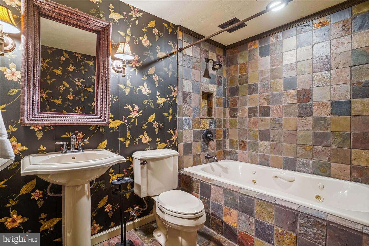 10153 STRAWFLOWER LN, MANASSAS, Virginia 20110, 4 Bedrooms Bedrooms, ,3 BathroomsBathrooms,Residential,For sale,10153 STRAWFLOWER LN,VAMN2008166 MLS # VAMN2008166