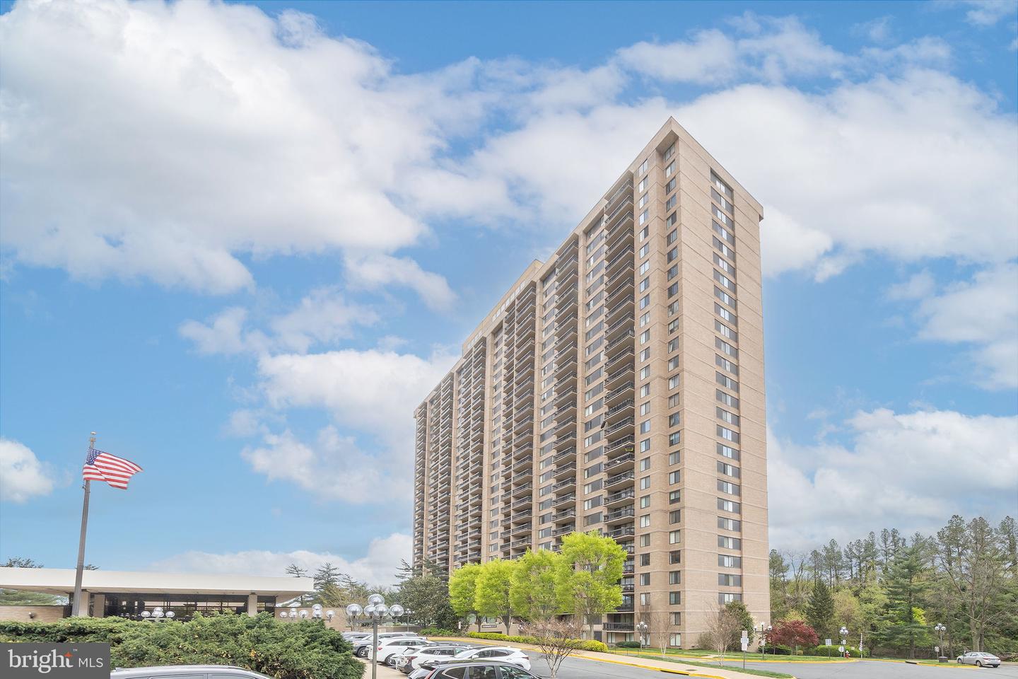 3705 S GEORGE MASON DR #2215S, FALLS CHURCH, Virginia 22041, 3 Bedrooms Bedrooms, ,2 BathroomsBathrooms,Residential,For sale,3705 S GEORGE MASON DR #2215S,VAFX2235262 MLS # VAFX2235262