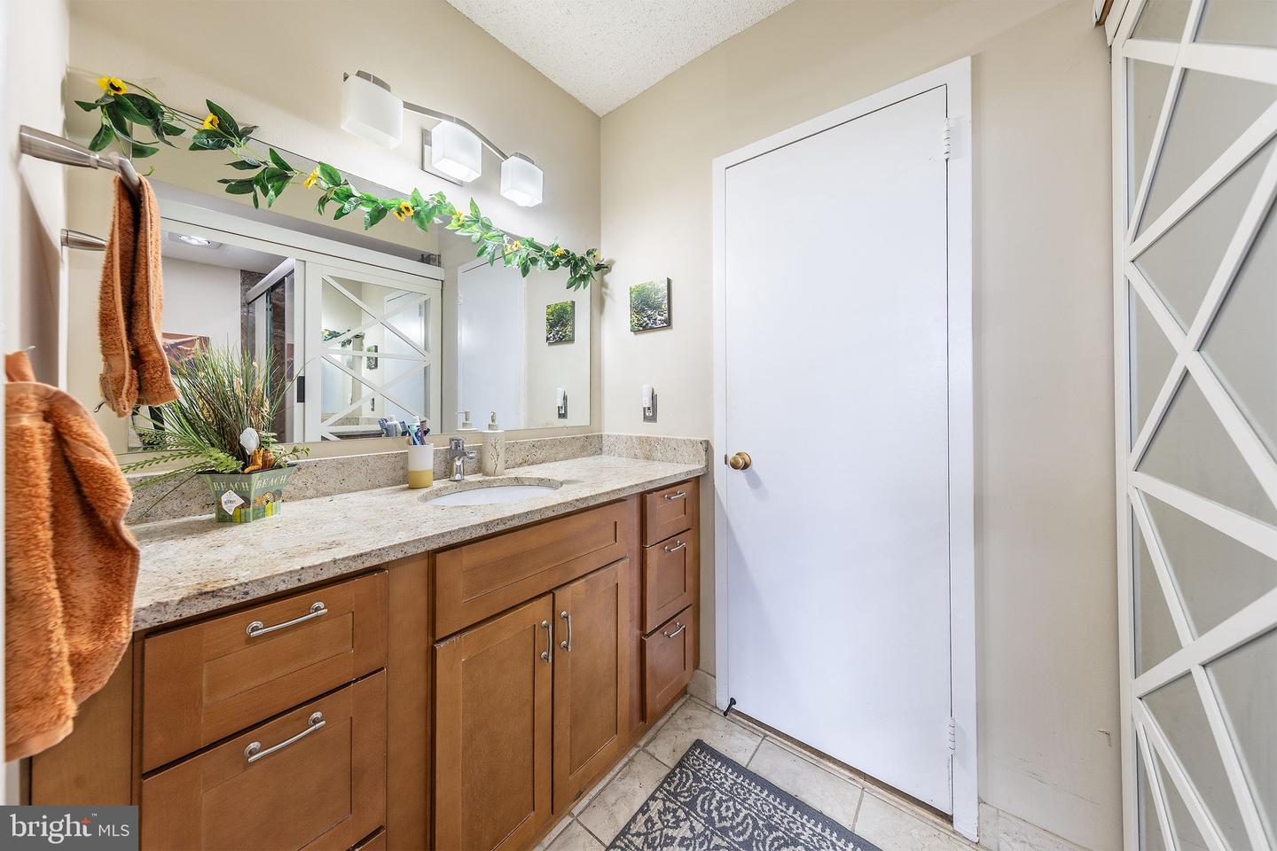 3705 S GEORGE MASON DR #2215S, FALLS CHURCH, Virginia 22041, 3 Bedrooms Bedrooms, ,2 BathroomsBathrooms,Residential,For sale,3705 S GEORGE MASON DR #2215S,VAFX2235262 MLS # VAFX2235262