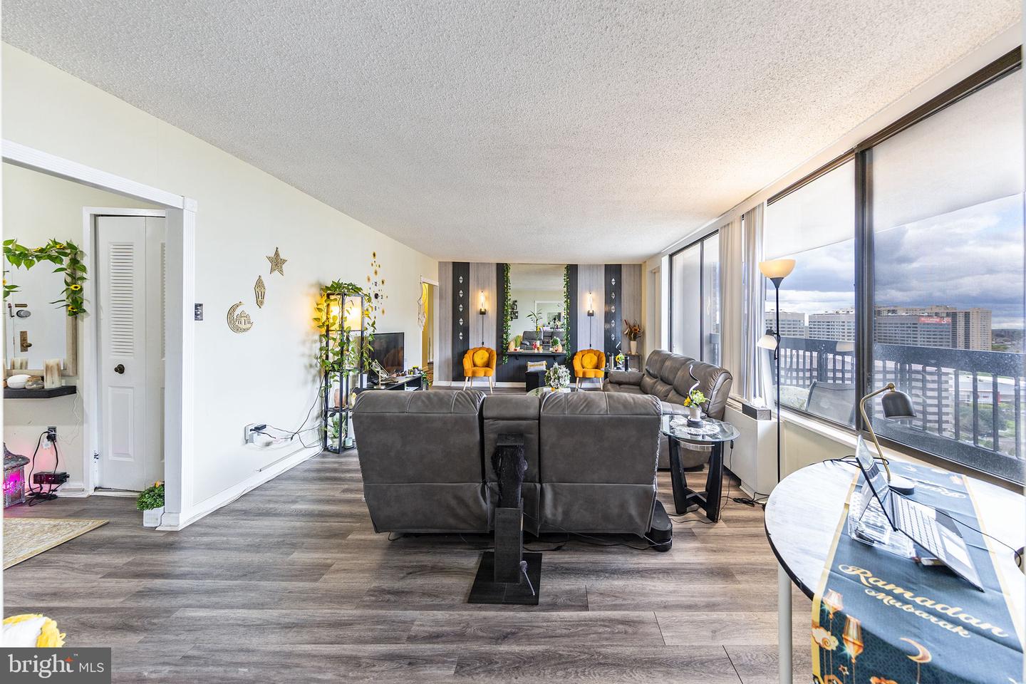 3705 S GEORGE MASON DR #2215S, FALLS CHURCH, Virginia 22041, 3 Bedrooms Bedrooms, ,2 BathroomsBathrooms,Residential,For sale,3705 S GEORGE MASON DR #2215S,VAFX2235262 MLS # VAFX2235262