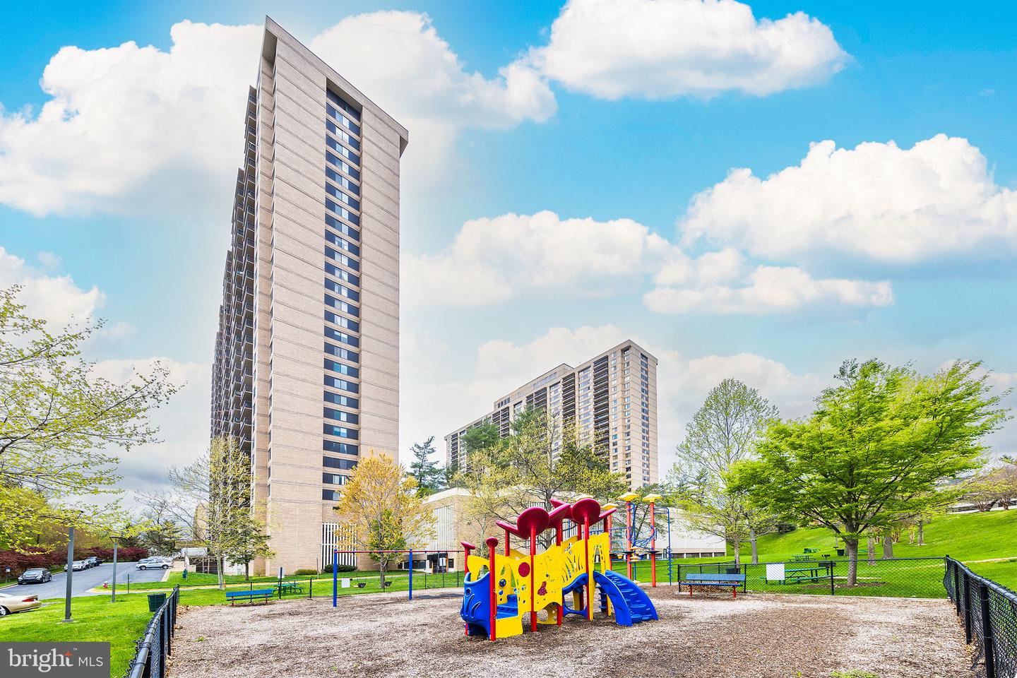 3705 S GEORGE MASON DR #2215S, FALLS CHURCH, Virginia 22041, 3 Bedrooms Bedrooms, ,2 BathroomsBathrooms,Residential,For sale,3705 S GEORGE MASON DR #2215S,VAFX2235262 MLS # VAFX2235262
