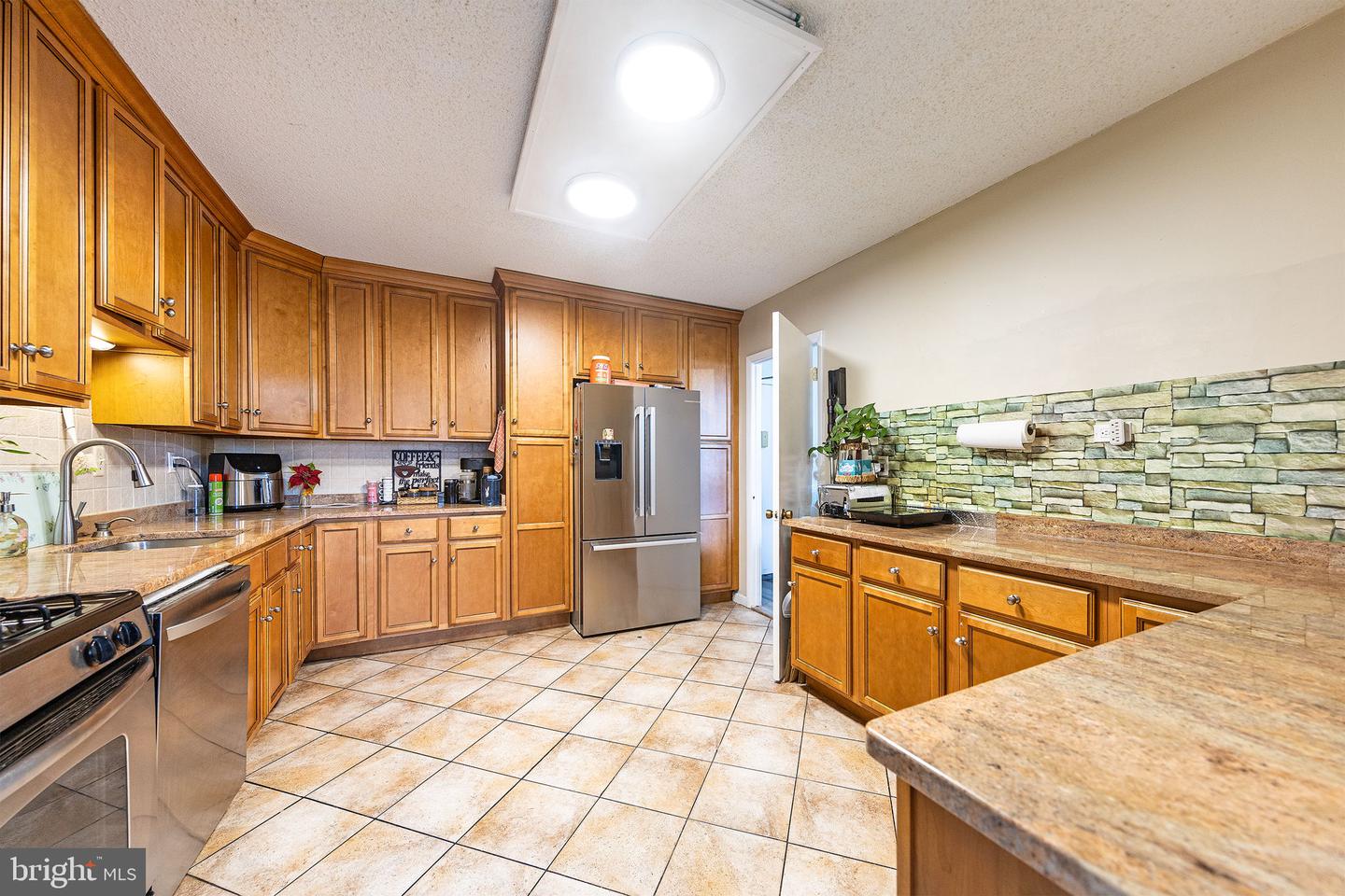 3705 S GEORGE MASON DR #2215S, FALLS CHURCH, Virginia 22041, 3 Bedrooms Bedrooms, ,2 BathroomsBathrooms,Residential,For sale,3705 S GEORGE MASON DR #2215S,VAFX2235262 MLS # VAFX2235262