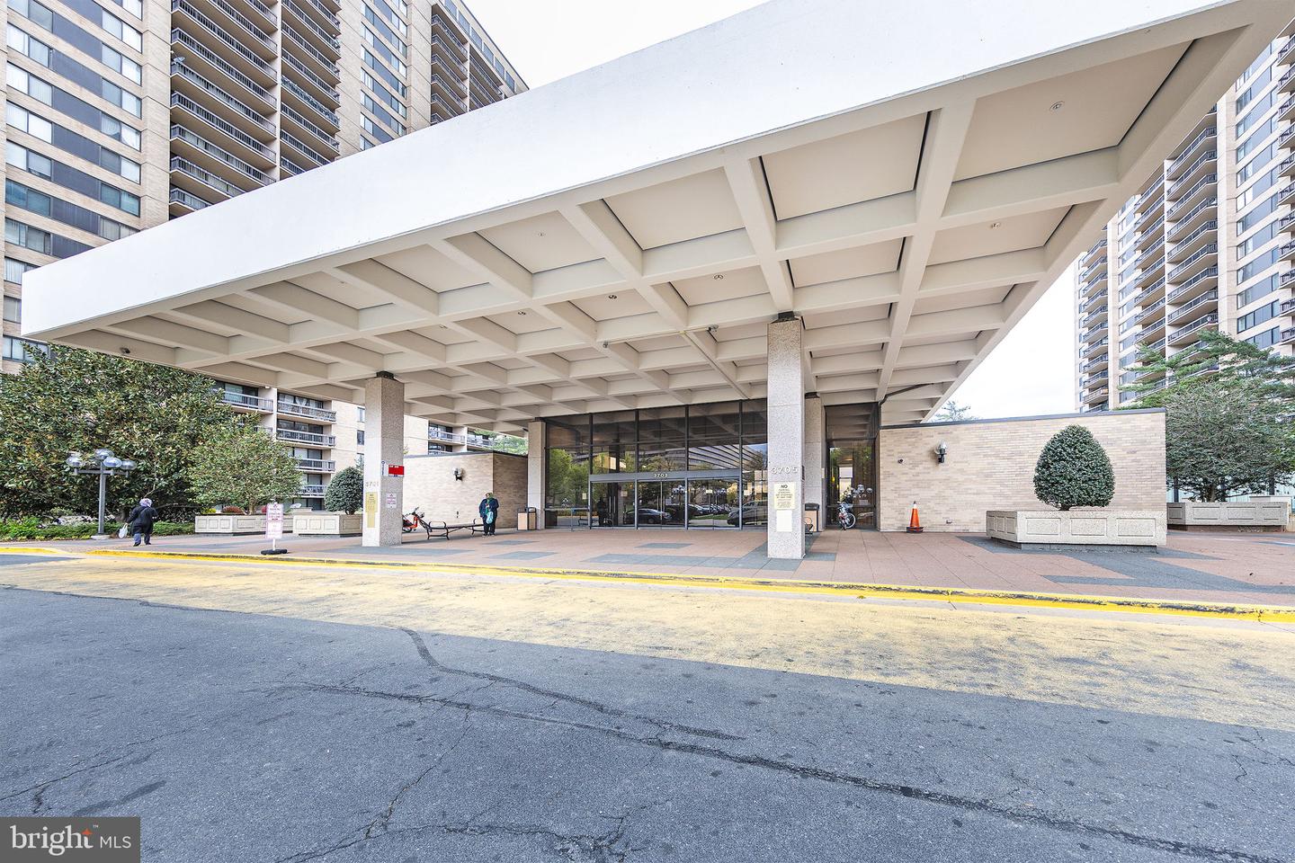 3705 S GEORGE MASON DR #2215S, FALLS CHURCH, Virginia 22041, 3 Bedrooms Bedrooms, ,2 BathroomsBathrooms,Residential,For sale,3705 S GEORGE MASON DR #2215S,VAFX2235262 MLS # VAFX2235262