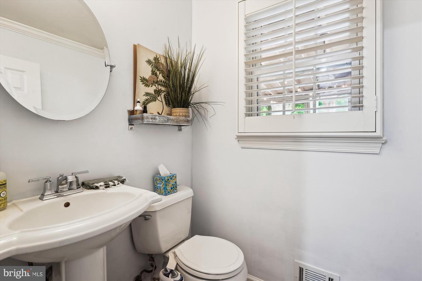 15905 MARLINGTON DR, DUMFRIES, Virginia 22025, 4 Bedrooms Bedrooms, ,2 BathroomsBathrooms,Residential,For sale,15905 MARLINGTON DR,VAPW2092326 MLS # VAPW2092326
