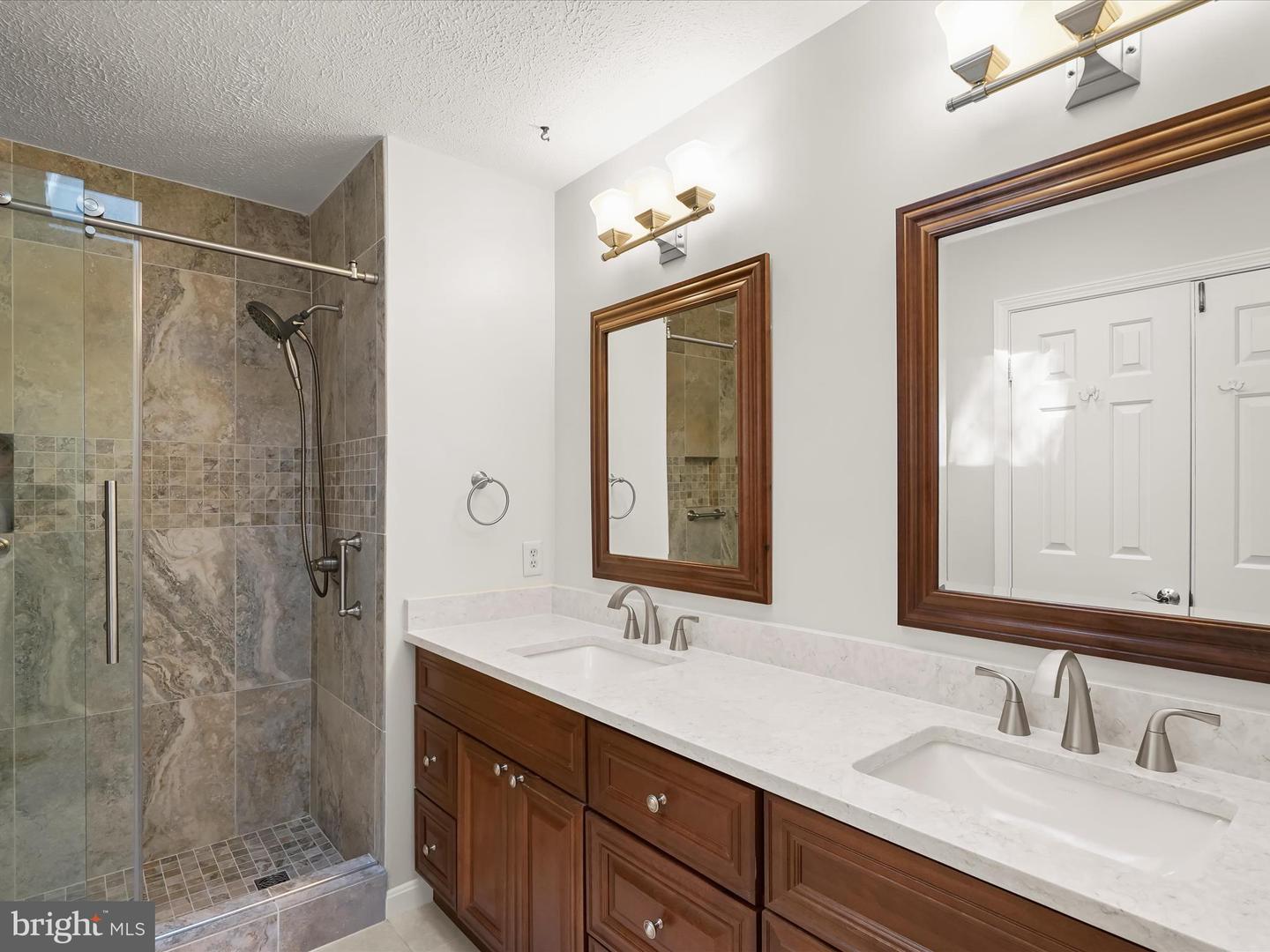 2940 TIMBER WOOD WAY, HERNDON, Virginia 20171, 5 Bedrooms Bedrooms, ,3 BathroomsBathrooms,Residential,For sale,2940 TIMBER WOOD WAY,VAFX2235008 MLS # VAFX2235008