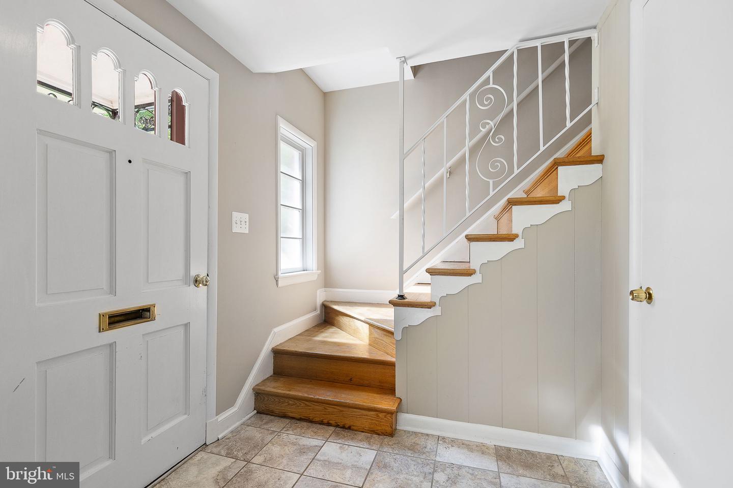 6360 BURTON CIR, FALLS CHURCH, Virginia 22041, 4 Bedrooms Bedrooms, ,3 BathroomsBathrooms,Residential,For sale,6360 BURTON CIR,VAFX2235362 MLS # VAFX2235362