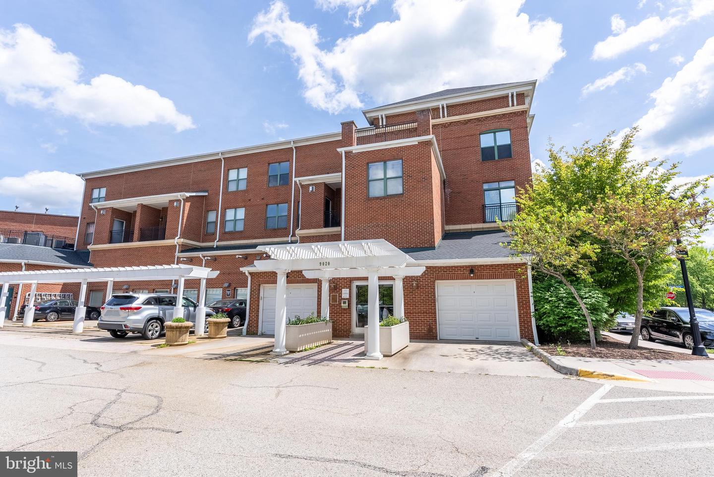 9020 LORTON STATION BLVD #204, LORTON, Virginia 22079, 2 Bedrooms Bedrooms, ,2 BathroomsBathrooms,Residential,For sale,9020 LORTON STATION BLVD #204,VAFX2235430 MLS # VAFX2235430
