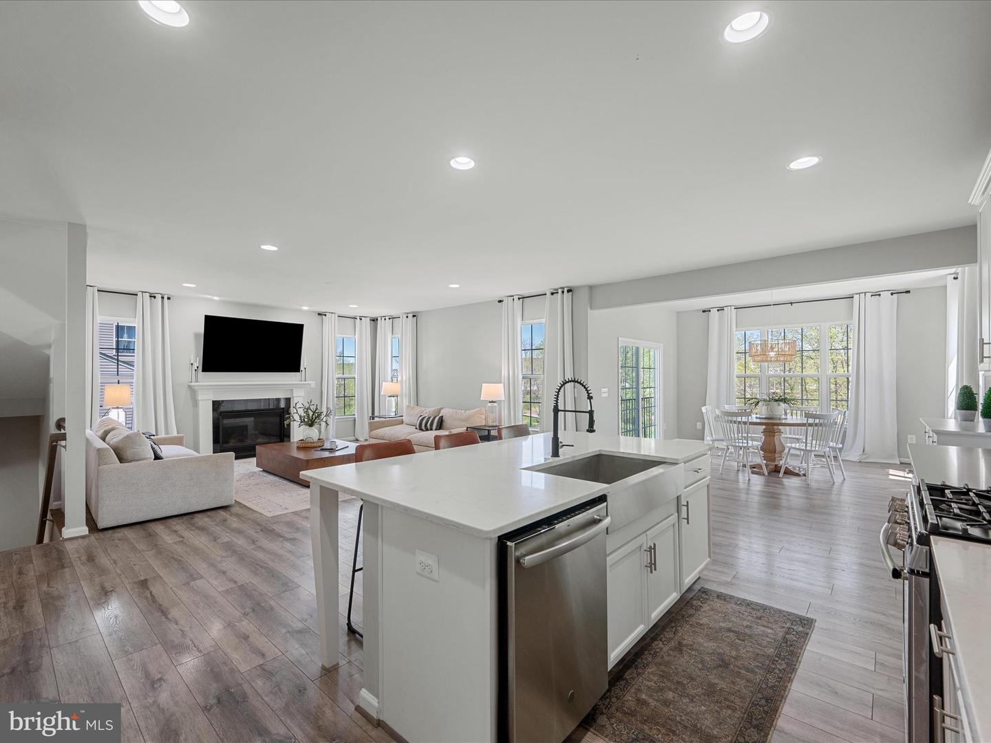 18378 GRASSYVIEW PL, ROUND HILL, Virginia 20141, 5 Bedrooms Bedrooms, ,3 BathroomsBathrooms,Residential,For sale,18378 GRASSYVIEW PL,VALO2094402 MLS # VALO2094402