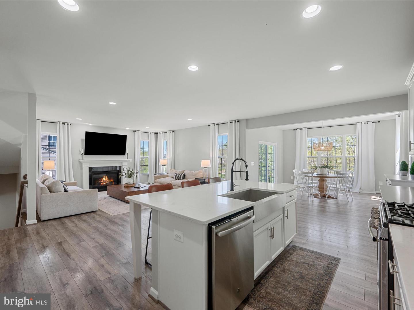 18378 GRASSYVIEW PL, ROUND HILL, Virginia 20141, 5 Bedrooms Bedrooms, ,3 BathroomsBathrooms,Residential,For sale,18378 GRASSYVIEW PL,VALO2094402 MLS # VALO2094402