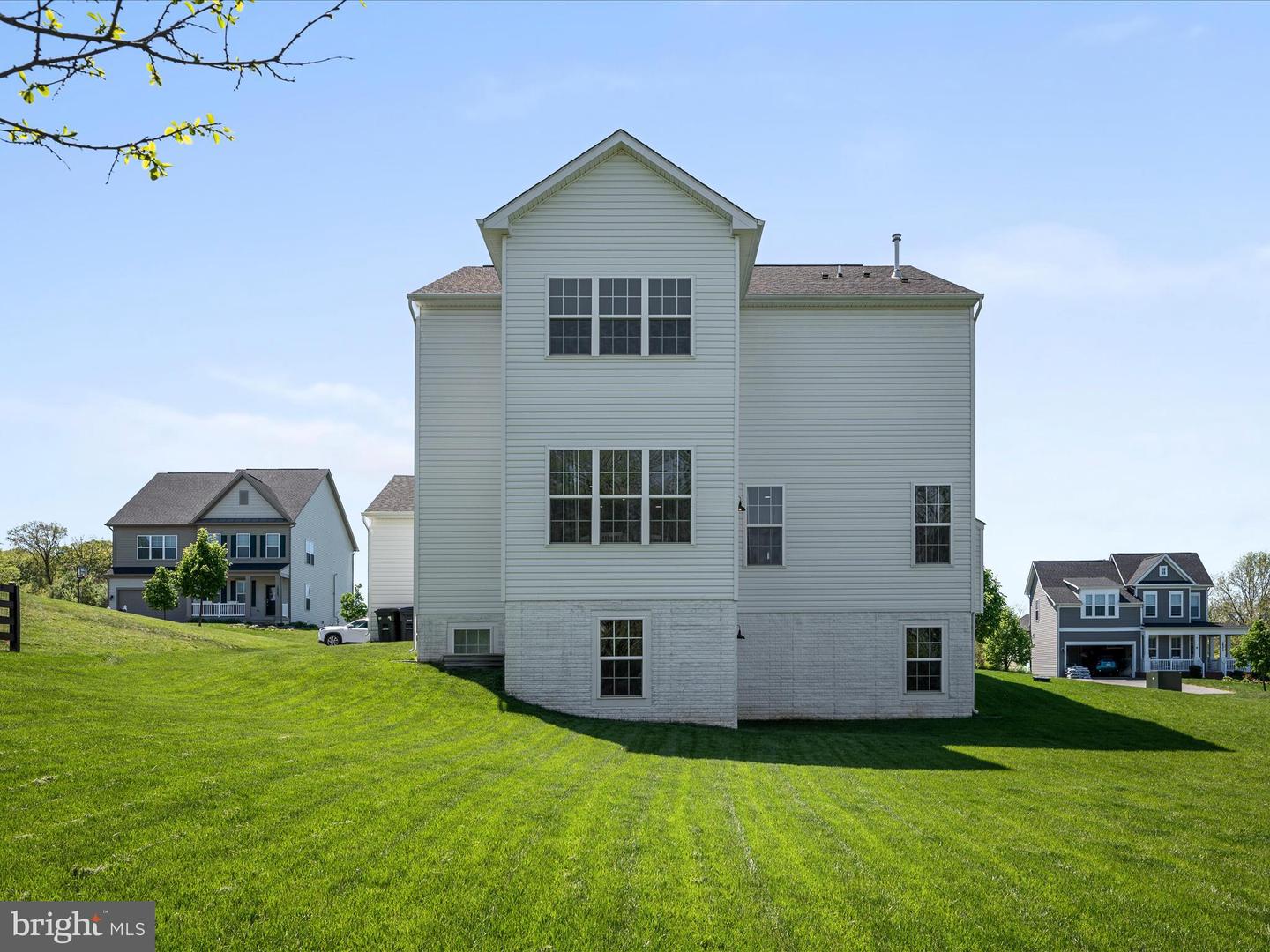 18378 GRASSYVIEW PL, ROUND HILL, Virginia 20141, 5 Bedrooms Bedrooms, ,3 BathroomsBathrooms,Residential,For sale,18378 GRASSYVIEW PL,VALO2094402 MLS # VALO2094402