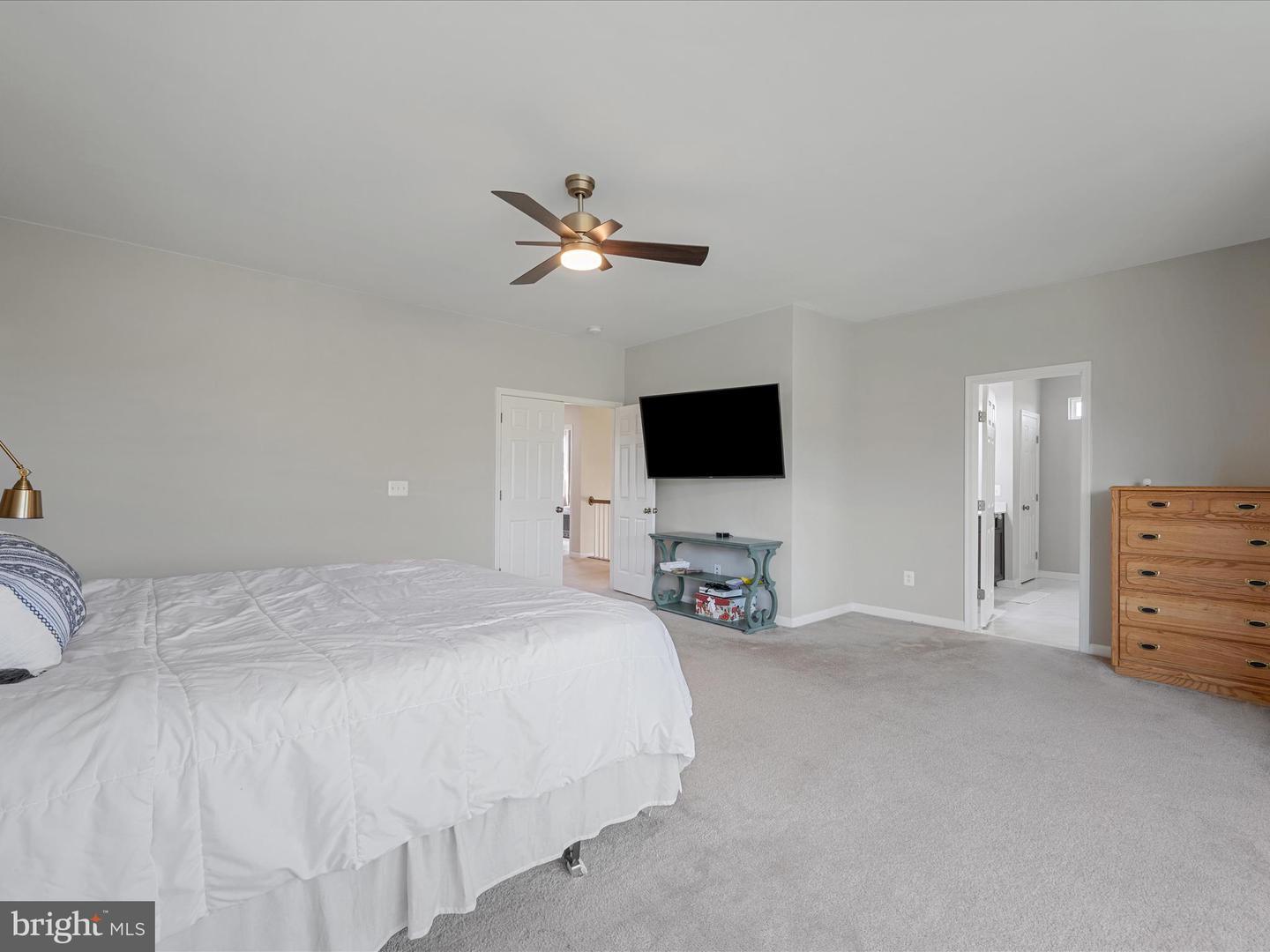18378 GRASSYVIEW PL, ROUND HILL, Virginia 20141, 5 Bedrooms Bedrooms, ,3 BathroomsBathrooms,Residential,For sale,18378 GRASSYVIEW PL,VALO2094402 MLS # VALO2094402