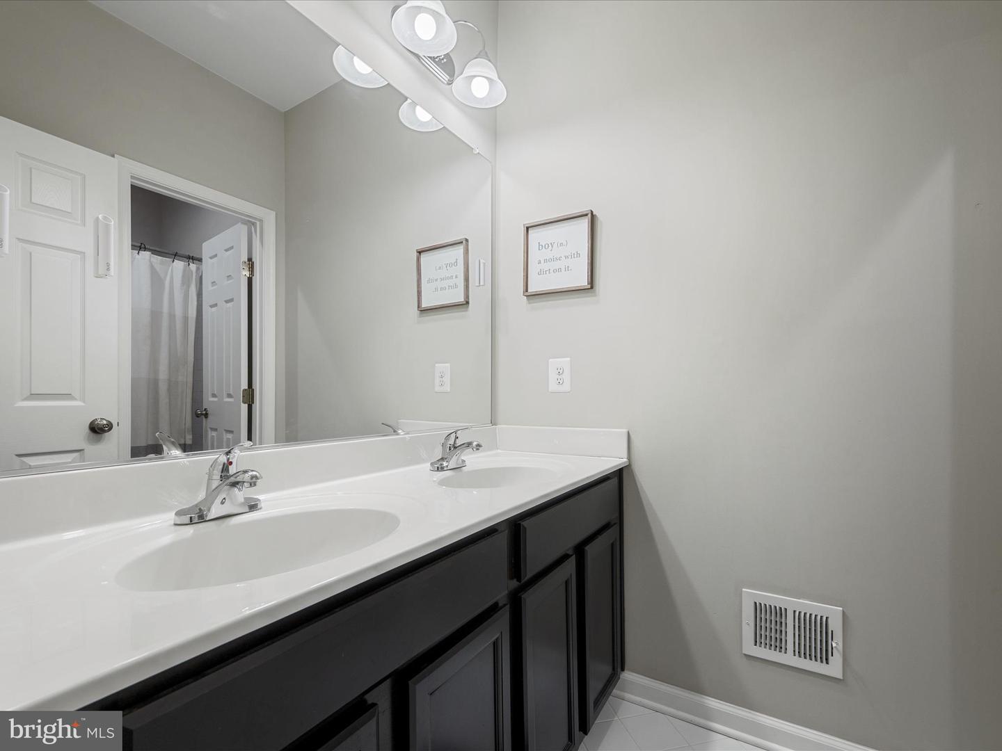 18378 GRASSYVIEW PL, ROUND HILL, Virginia 20141, 5 Bedrooms Bedrooms, ,3 BathroomsBathrooms,Residential,For sale,18378 GRASSYVIEW PL,VALO2094402 MLS # VALO2094402
