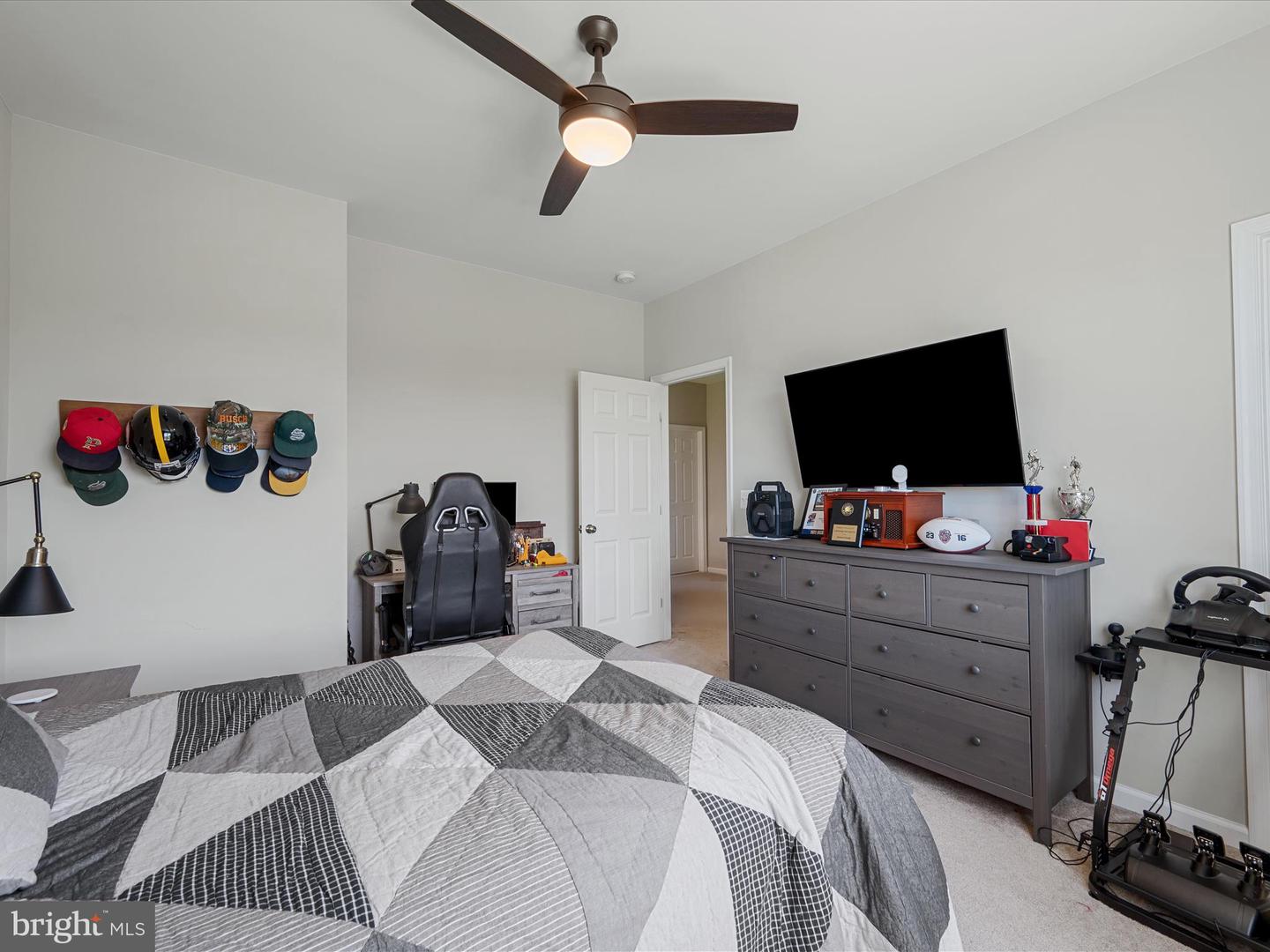 18378 GRASSYVIEW PL, ROUND HILL, Virginia 20141, 5 Bedrooms Bedrooms, ,3 BathroomsBathrooms,Residential,For sale,18378 GRASSYVIEW PL,VALO2094402 MLS # VALO2094402