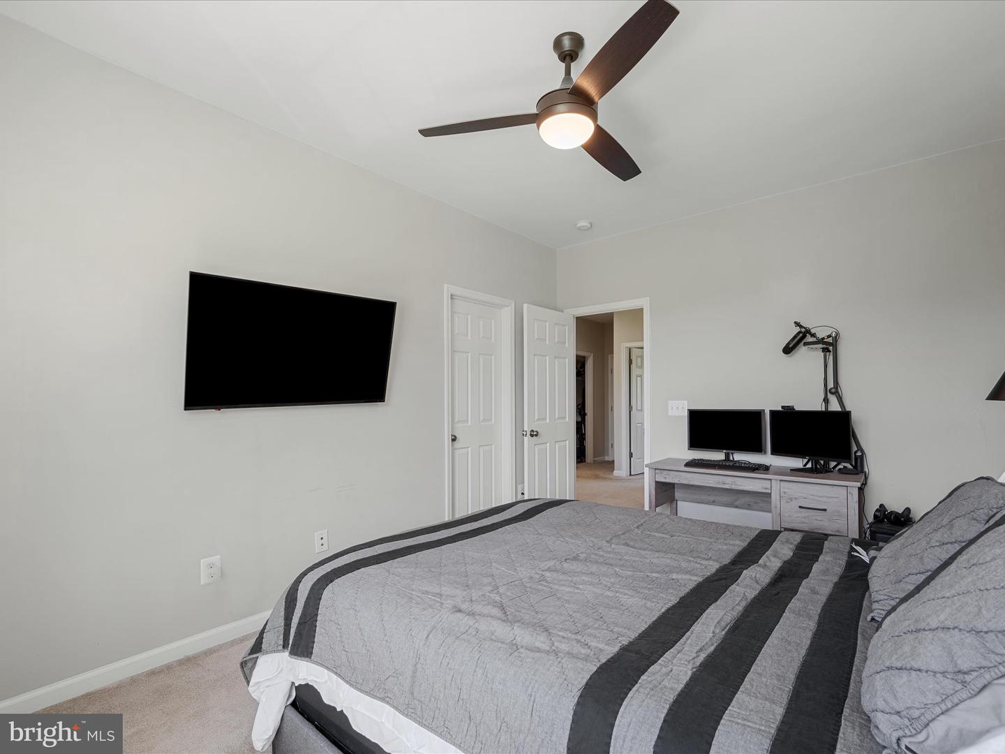 18378 GRASSYVIEW PL, ROUND HILL, Virginia 20141, 5 Bedrooms Bedrooms, ,3 BathroomsBathrooms,Residential,For sale,18378 GRASSYVIEW PL,VALO2094402 MLS # VALO2094402