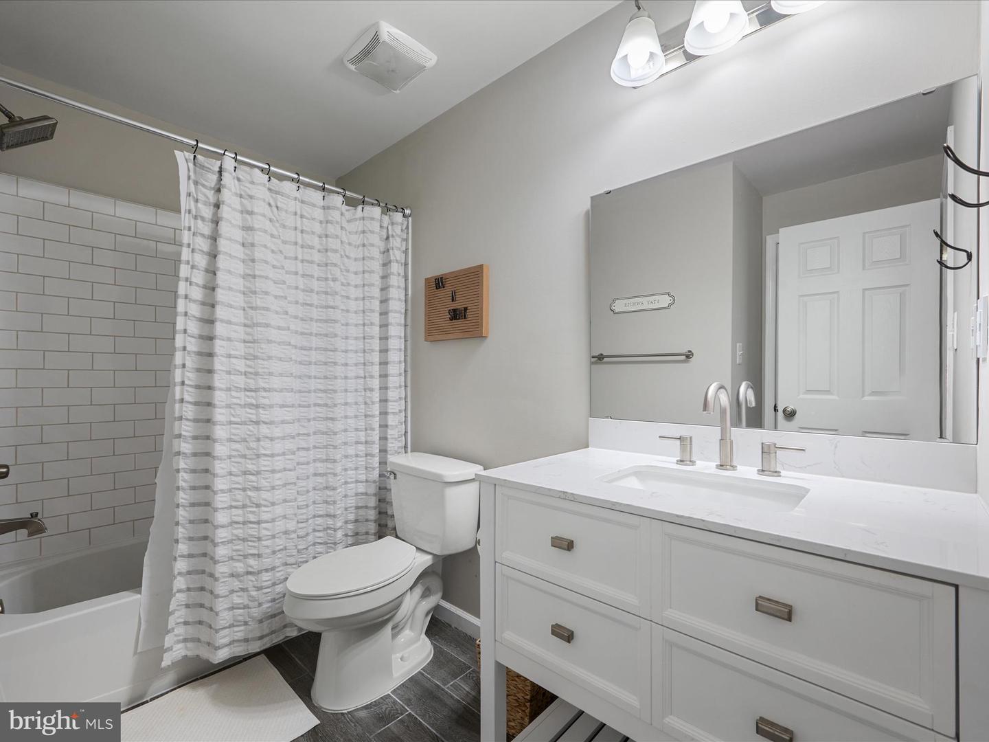 18378 GRASSYVIEW PL, ROUND HILL, Virginia 20141, 5 Bedrooms Bedrooms, ,3 BathroomsBathrooms,Residential,For sale,18378 GRASSYVIEW PL,VALO2094402 MLS # VALO2094402