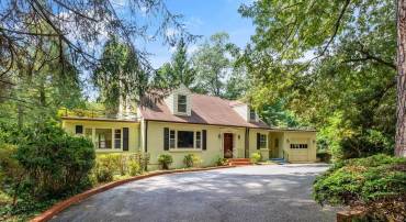 110 WARREN LN, CHARLOTTESVILLE, Virginia 22901, 5 Bedrooms Bedrooms, ,3 BathroomsBathrooms,Residential,Privacy City Oasis,110 WARREN LN,663940 MLS # 663940
