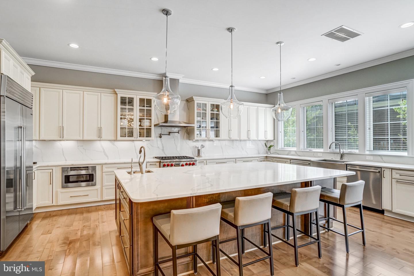 1712 LINWOOD PL, MCLEAN, Virginia 22101, 5 Bedrooms Bedrooms, ,6 BathroomsBathrooms,Residential,For sale,1712 LINWOOD PL,VAFX2235334 MLS # VAFX2235334