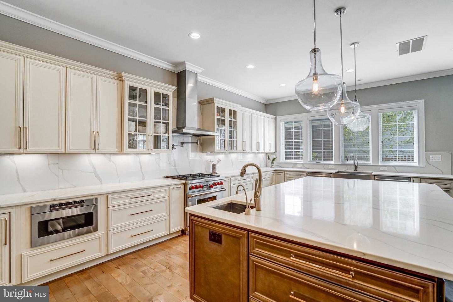 1712 LINWOOD PL, MCLEAN, Virginia 22101, 5 Bedrooms Bedrooms, ,6 BathroomsBathrooms,Residential,For sale,1712 LINWOOD PL,VAFX2235334 MLS # VAFX2235334