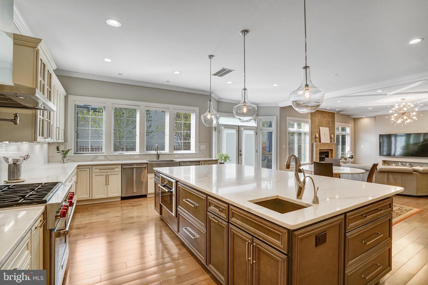1712 LINWOOD PL, MCLEAN, Virginia 22101, 5 Bedrooms Bedrooms, ,6 BathroomsBathrooms,Residential,For sale,1712 LINWOOD PL,VAFX2235334 MLS # VAFX2235334