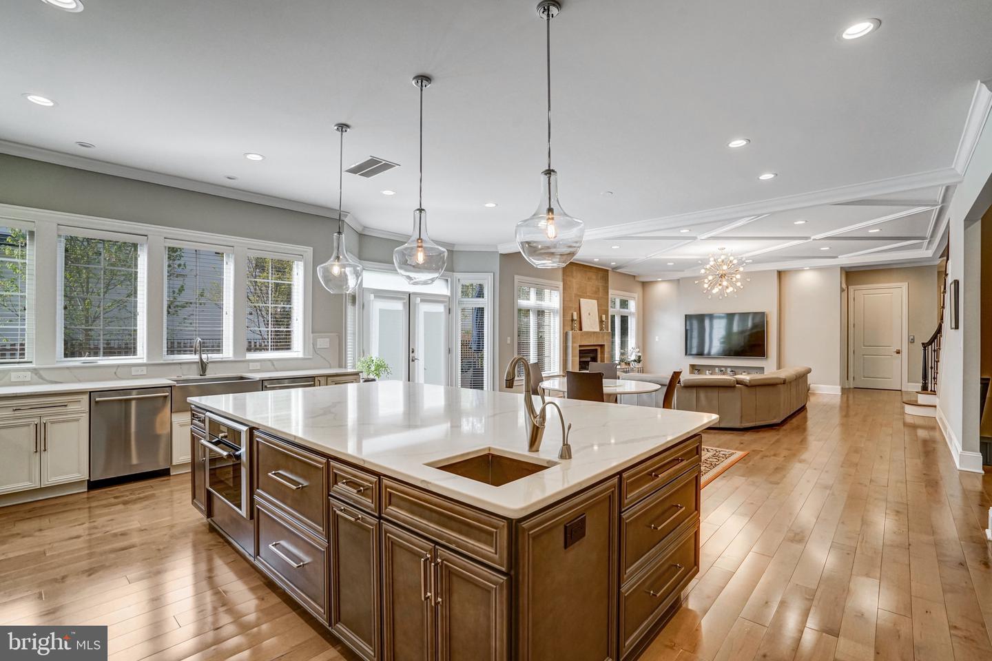 1712 LINWOOD PL, MCLEAN, Virginia 22101, 5 Bedrooms Bedrooms, ,6 BathroomsBathrooms,Residential,For sale,1712 LINWOOD PL,VAFX2235334 MLS # VAFX2235334