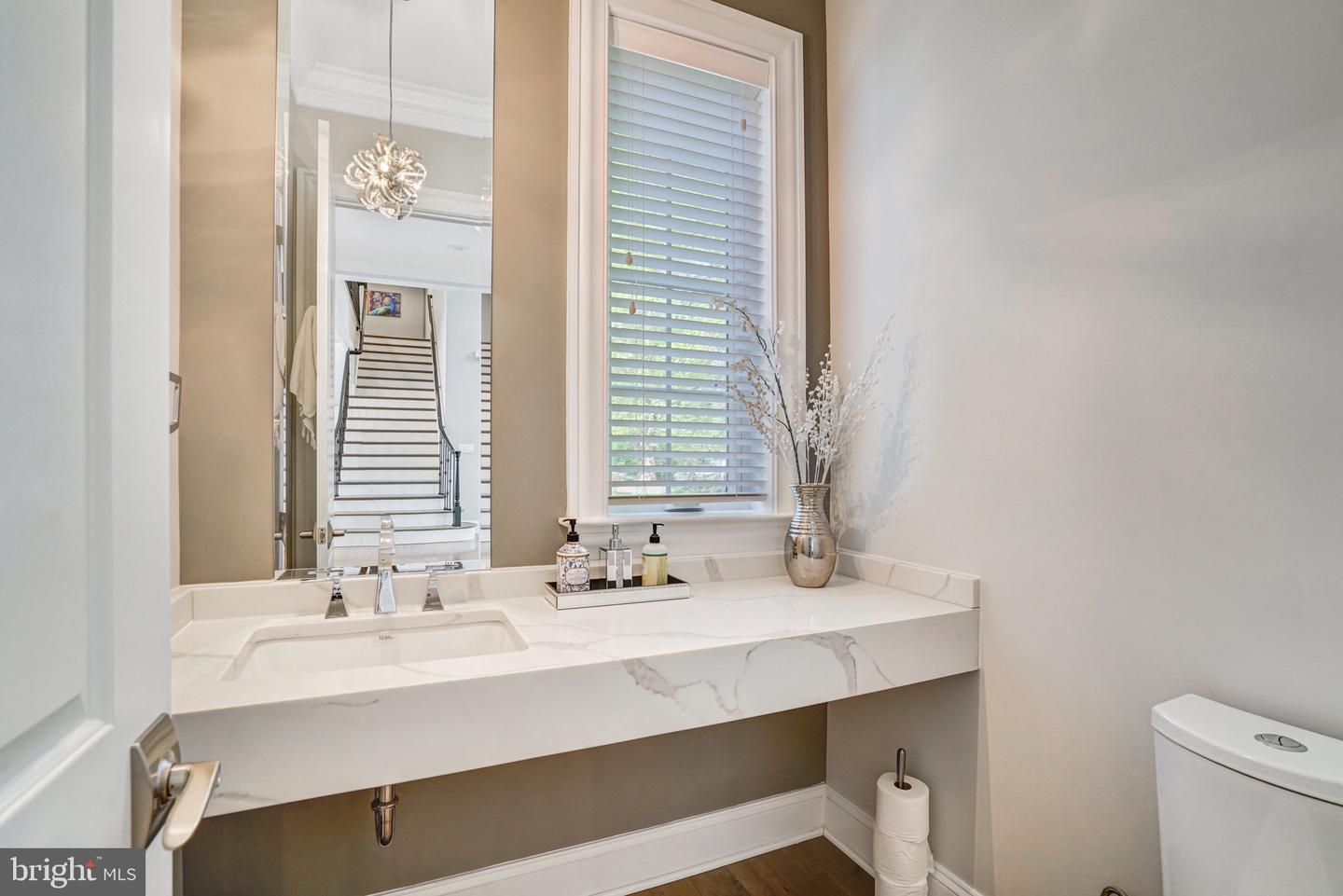 1712 LINWOOD PL, MCLEAN, Virginia 22101, 5 Bedrooms Bedrooms, ,6 BathroomsBathrooms,Residential,For sale,1712 LINWOOD PL,VAFX2235334 MLS # VAFX2235334