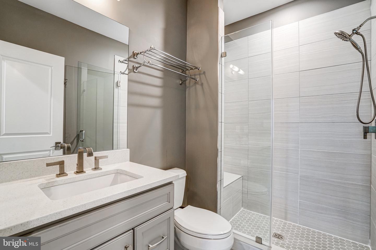 1712 LINWOOD PL, MCLEAN, Virginia 22101, 5 Bedrooms Bedrooms, ,6 BathroomsBathrooms,Residential,For sale,1712 LINWOOD PL,VAFX2235334 MLS # VAFX2235334
