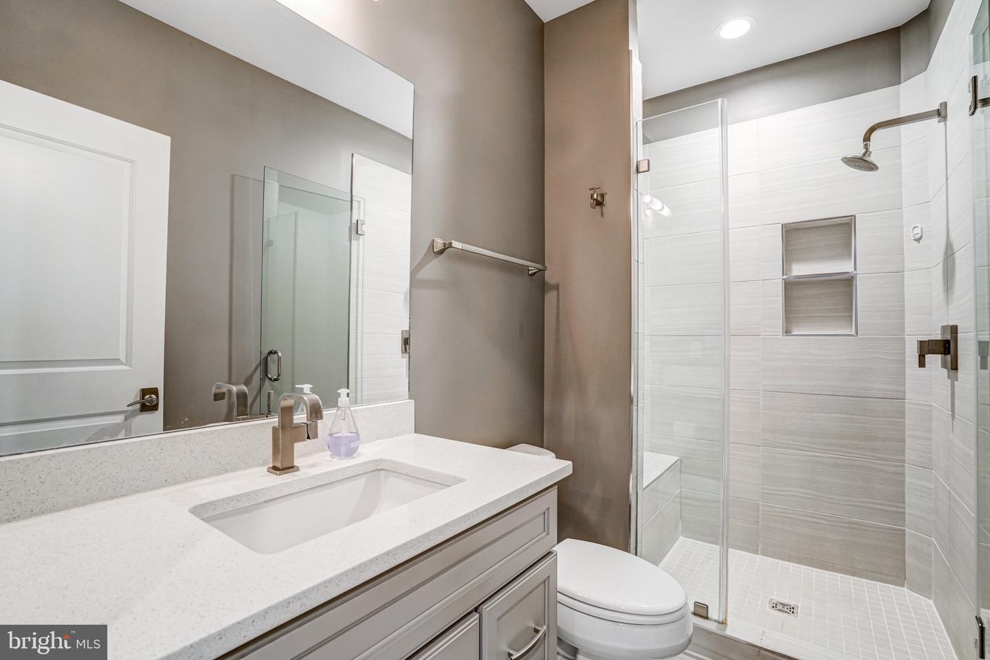 1712 LINWOOD PL, MCLEAN, Virginia 22101, 5 Bedrooms Bedrooms, ,6 BathroomsBathrooms,Residential,For sale,1712 LINWOOD PL,VAFX2235334 MLS # VAFX2235334