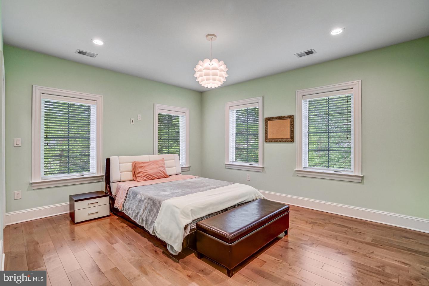 1712 LINWOOD PL, MCLEAN, Virginia 22101, 5 Bedrooms Bedrooms, ,6 BathroomsBathrooms,Residential,For sale,1712 LINWOOD PL,VAFX2235334 MLS # VAFX2235334
