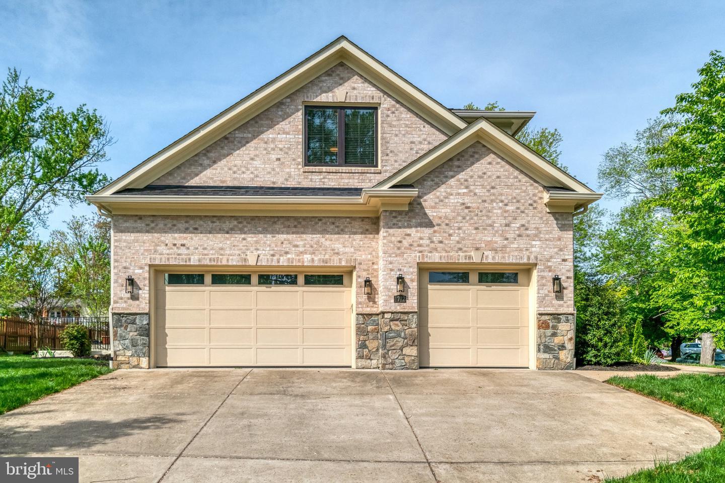 1712 LINWOOD PL, MCLEAN, Virginia 22101, 5 Bedrooms Bedrooms, ,6 BathroomsBathrooms,Residential,For sale,1712 LINWOOD PL,VAFX2235334 MLS # VAFX2235334