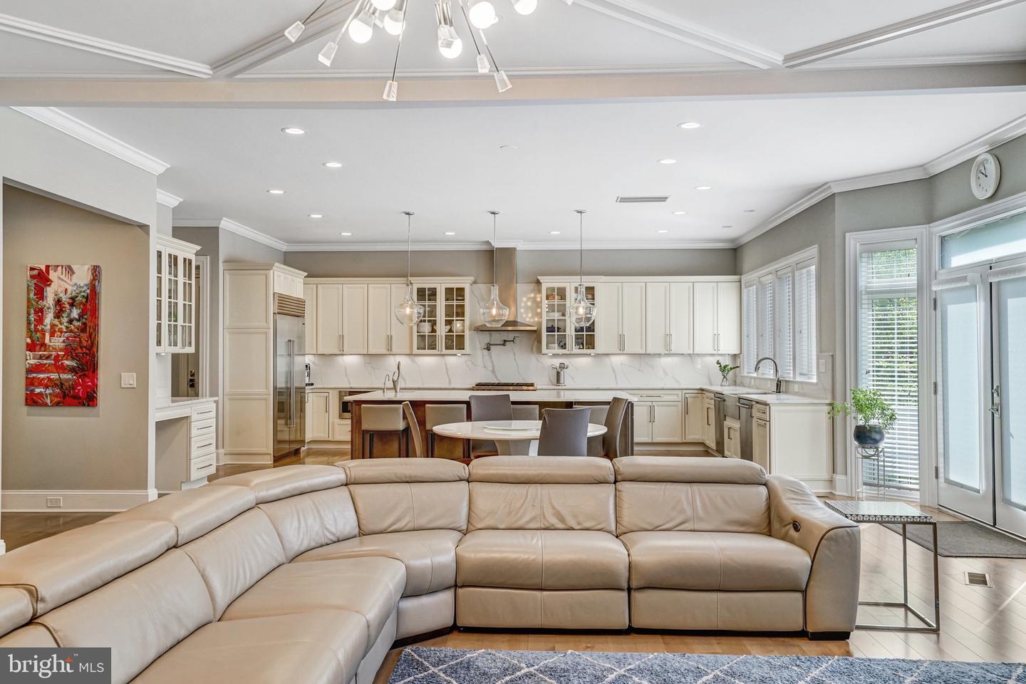 1712 LINWOOD PL, MCLEAN, Virginia 22101, 5 Bedrooms Bedrooms, ,6 BathroomsBathrooms,Residential,For sale,1712 LINWOOD PL,VAFX2235334 MLS # VAFX2235334
