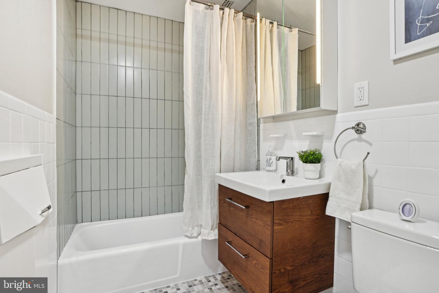 4201 CHERRY HILL RD #110, ARLINGTON, Virginia 22207, 2 Bedrooms Bedrooms, ,1 BathroomBathrooms,Residential,For sale,4201 CHERRY HILL RD #110,VAAR2056354 MLS # VAAR2056354