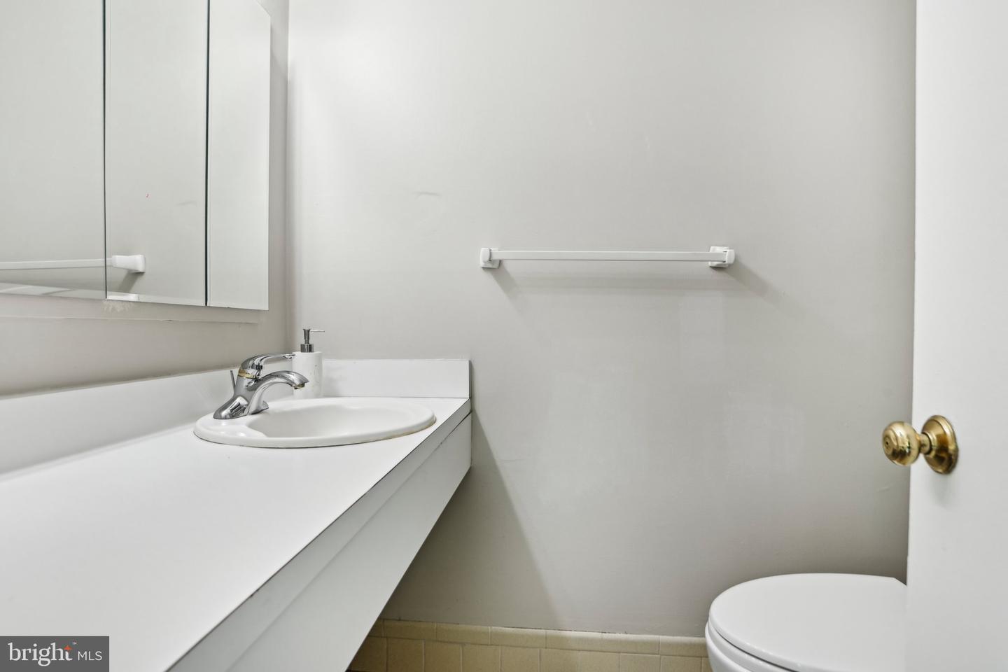 4201 CHERRY HILL RD #110, ARLINGTON, Virginia 22207, 2 Bedrooms Bedrooms, ,1 BathroomBathrooms,Residential,For sale,4201 CHERRY HILL RD #110,VAAR2056354 MLS # VAAR2056354