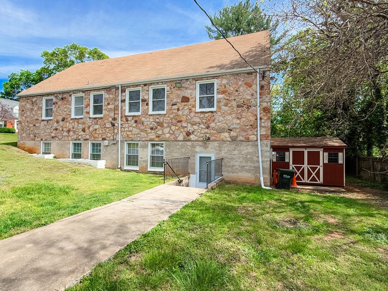 1203 WINDSOR LN, STAUNTON, Virginia 24401, ,Residential,1203 WINDSOR LN,664005 MLS # 664005