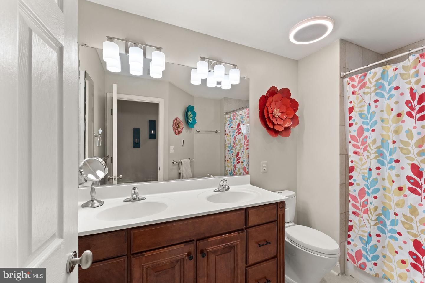20827 MEDIX RUN PL, ASHBURN, Virginia 20147, 5 Bedrooms Bedrooms, ,3 BathroomsBathrooms,Residential,For sale,20827 MEDIX RUN PL,VALO2094420 MLS # VALO2094420