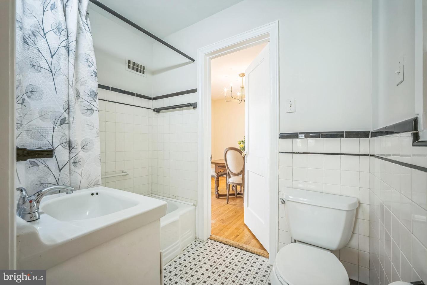 6105 26TH ST N, ARLINGTON, Virginia 22207, 3 Bedrooms Bedrooms, ,2 BathroomsBathrooms,Residential,For sale,6105 26TH ST N,VAAR2056342 MLS # VAAR2056342