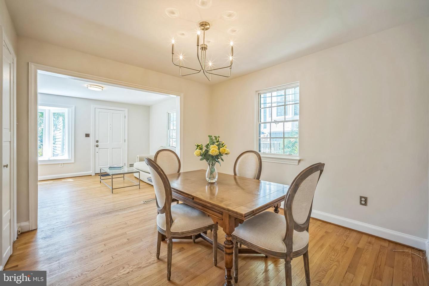 6105 26TH ST N, ARLINGTON, Virginia 22207, 3 Bedrooms Bedrooms, ,2 BathroomsBathrooms,Residential,For sale,6105 26TH ST N,VAAR2056342 MLS # VAAR2056342