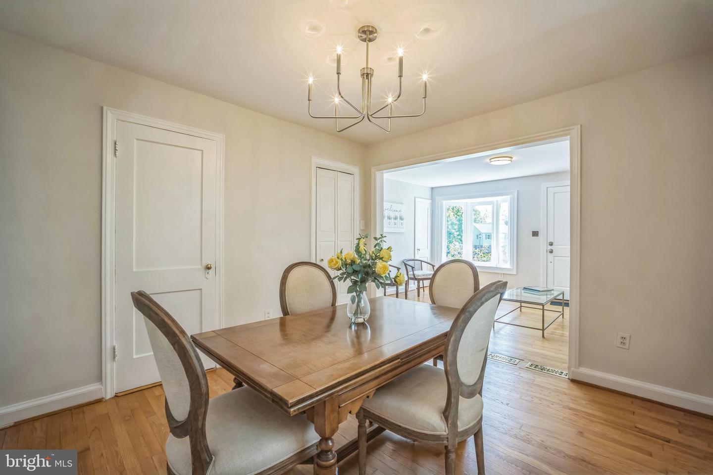 6105 26TH ST N, ARLINGTON, Virginia 22207, 3 Bedrooms Bedrooms, ,2 BathroomsBathrooms,Residential,For sale,6105 26TH ST N,VAAR2056342 MLS # VAAR2056342