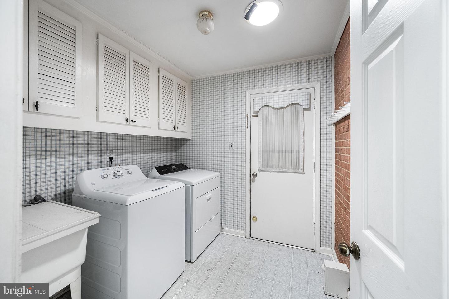 9802 CLYDE CT, VIENNA, Virginia 22181, 4 Bedrooms Bedrooms, ,2 BathroomsBathrooms,Residential,For sale,9802 CLYDE CT,VAFX2235630 MLS # VAFX2235630