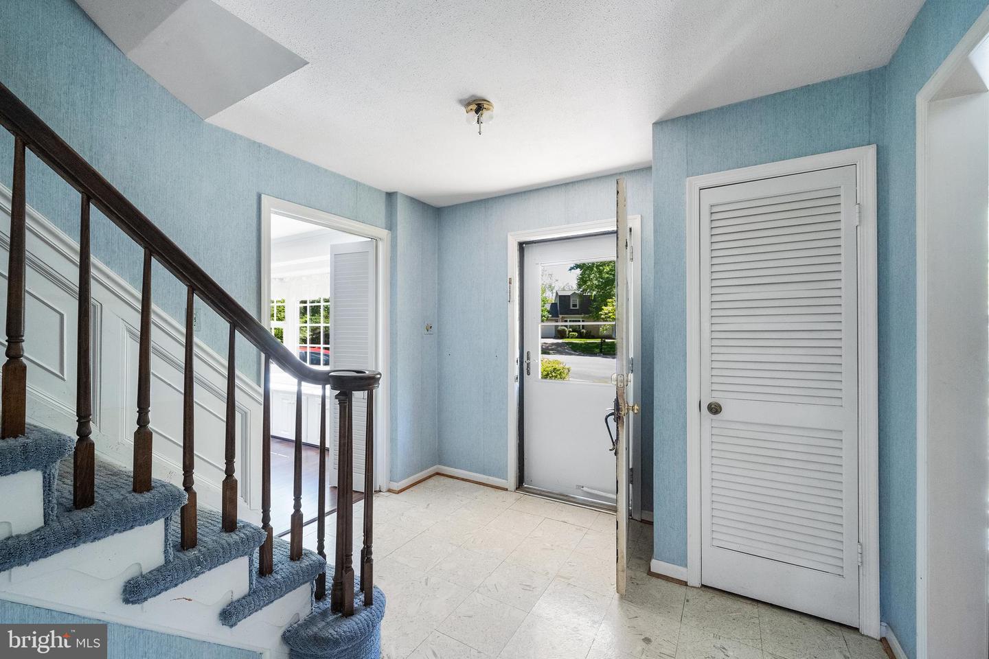 9802 CLYDE CT, VIENNA, Virginia 22181, 4 Bedrooms Bedrooms, ,2 BathroomsBathrooms,Residential,For sale,9802 CLYDE CT,VAFX2235630 MLS # VAFX2235630