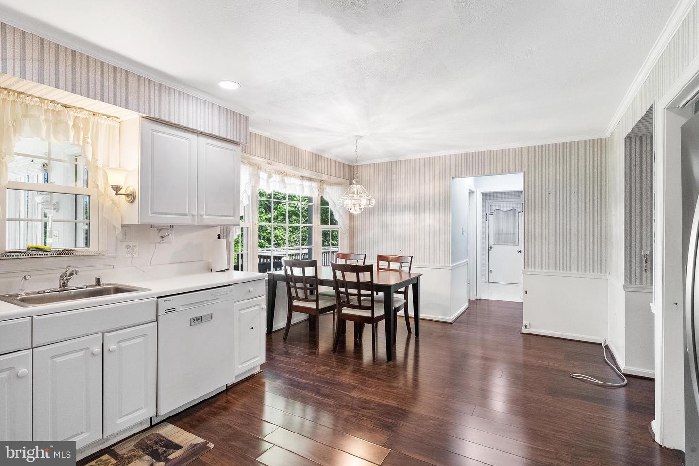 9802 CLYDE CT, VIENNA, Virginia 22181, 4 Bedrooms Bedrooms, ,2 BathroomsBathrooms,Residential,For sale,9802 CLYDE CT,VAFX2235630 MLS # VAFX2235630