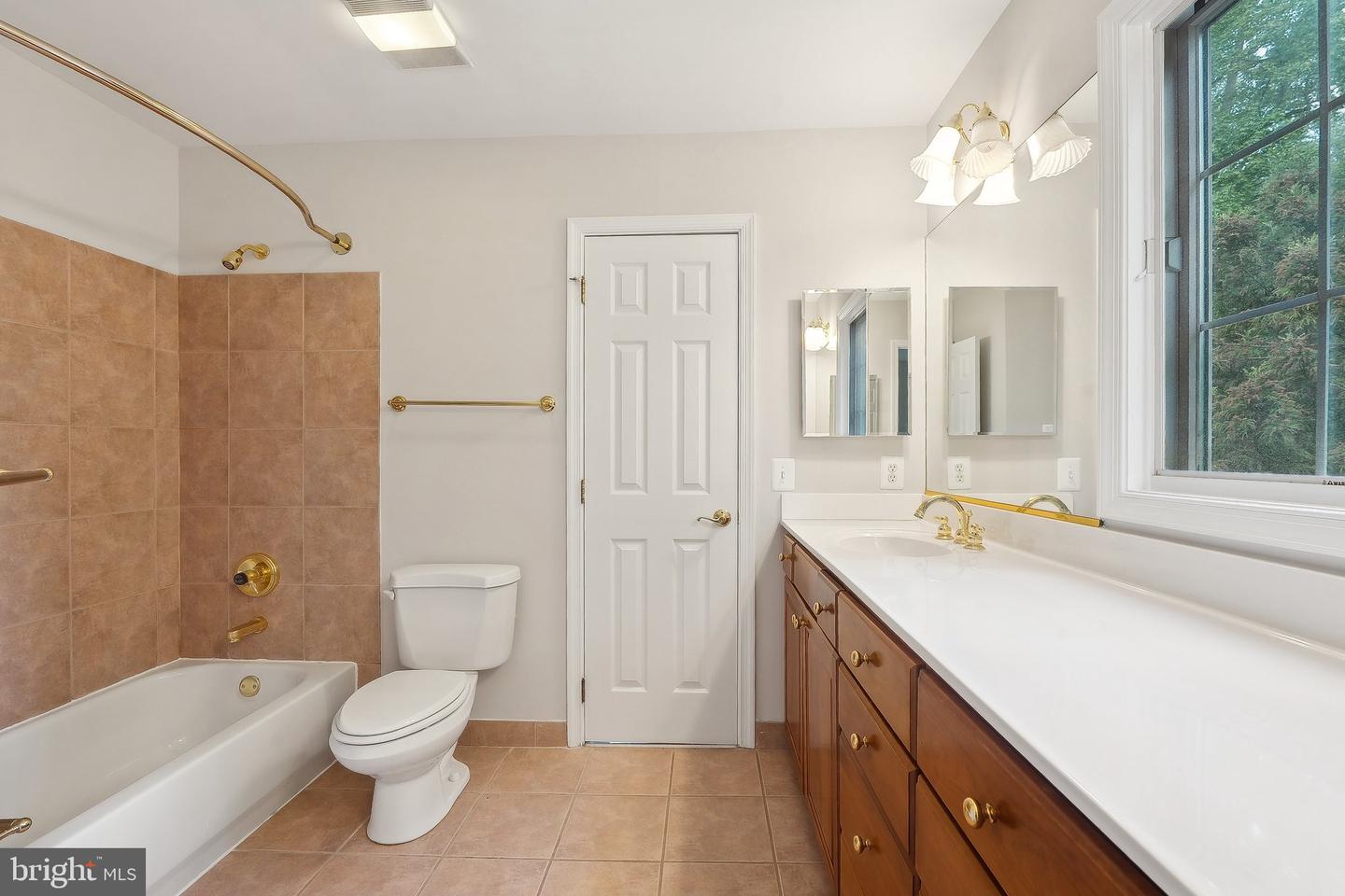 3222 NAVY DR, OAK HILL, Virginia 20171, 5 Bedrooms Bedrooms, ,4 BathroomsBathrooms,Residential,For sale,3222 NAVY DR,VAFX2235670 MLS # VAFX2235670