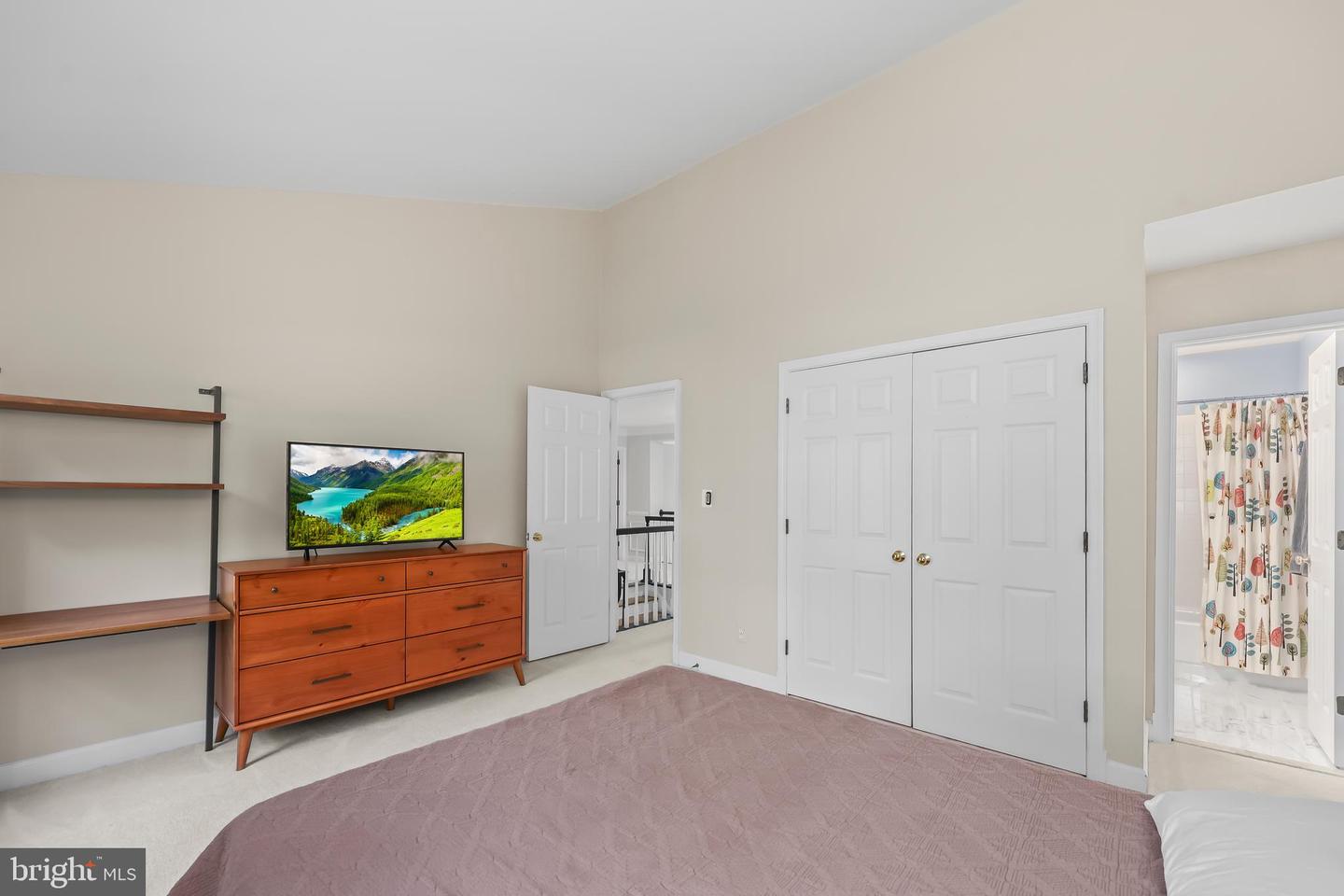 10137 COMMUNITY LN, FAIRFAX STATION, Virginia 22039, 5 Bedrooms Bedrooms, ,4 BathroomsBathrooms,Residential,For sale,10137 COMMUNITY LN,VAFX2235680 MLS # VAFX2235680