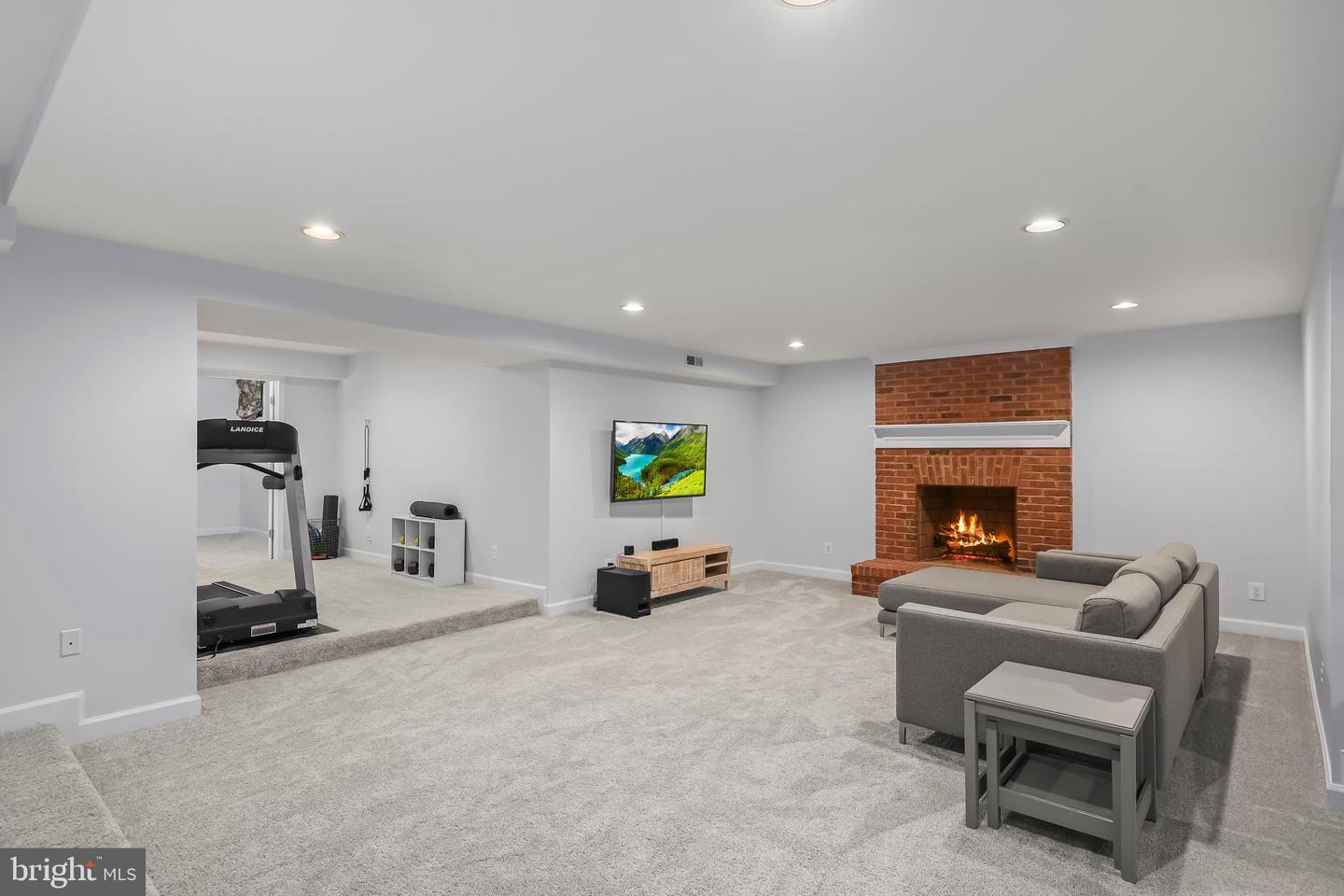 10137 COMMUNITY LN, FAIRFAX STATION, Virginia 22039, 5 Bedrooms Bedrooms, ,4 BathroomsBathrooms,Residential,For sale,10137 COMMUNITY LN,VAFX2235680 MLS # VAFX2235680