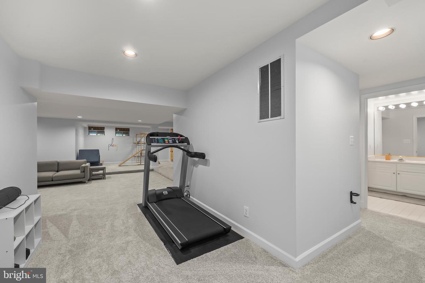 10137 COMMUNITY LN, FAIRFAX STATION, Virginia 22039, 5 Bedrooms Bedrooms, ,4 BathroomsBathrooms,Residential,For sale,10137 COMMUNITY LN,VAFX2235680 MLS # VAFX2235680